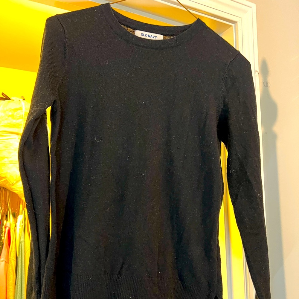 Gently Worn Women’s Old Navy Black long sleeve t-shirt. Size:XS